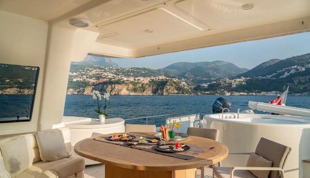 EOLIA yacht charter 4