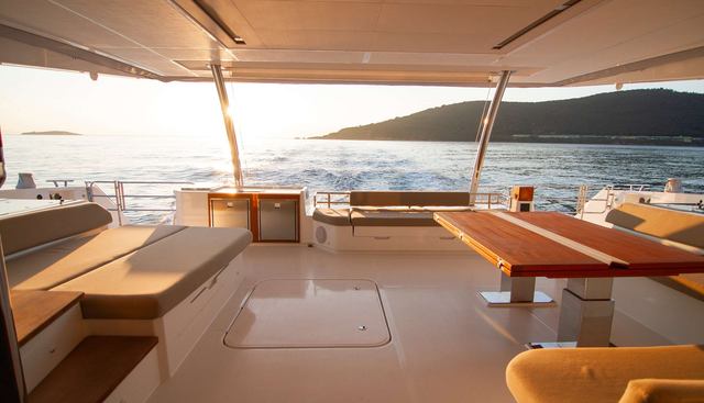 ARIVA yacht charter 2