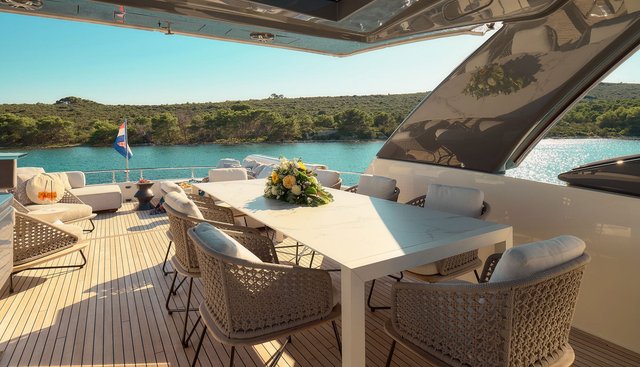 DAMARI yacht charter 4