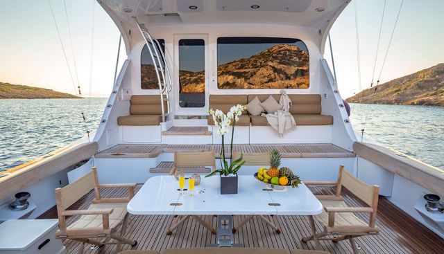 ASTRAPE yacht charter 3