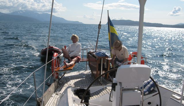 ICHI BAN yacht charter 2