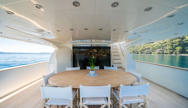 BEIJA FLORE yacht charter 4