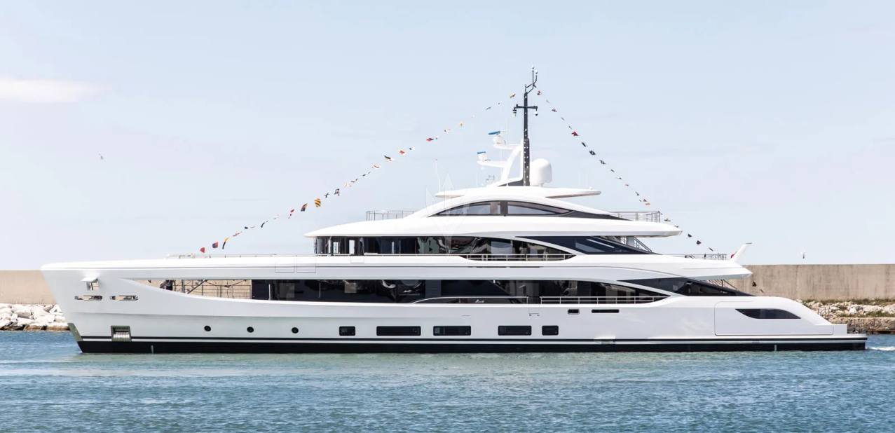 AMANTIS YACHT CHARTER yacht charter