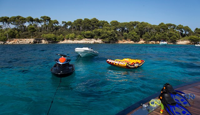 CAPPUCCINO yacht charter 5