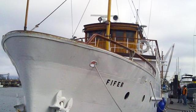 FIFER yacht charter 2