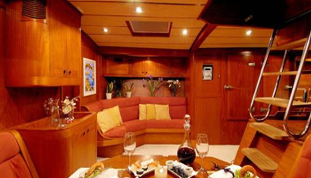 MIDNIGHT SUN OF LONDON yacht charter 5
