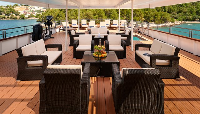 QUEEN ELEGANZA yacht charter 4