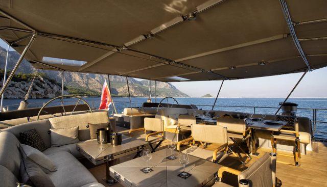 OCEAN PURE 2 yacht charter 4