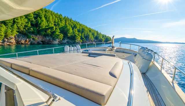 CLOUD 9 yacht charter 3