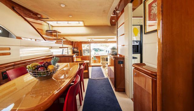 VENTUS 21 yacht charter 5