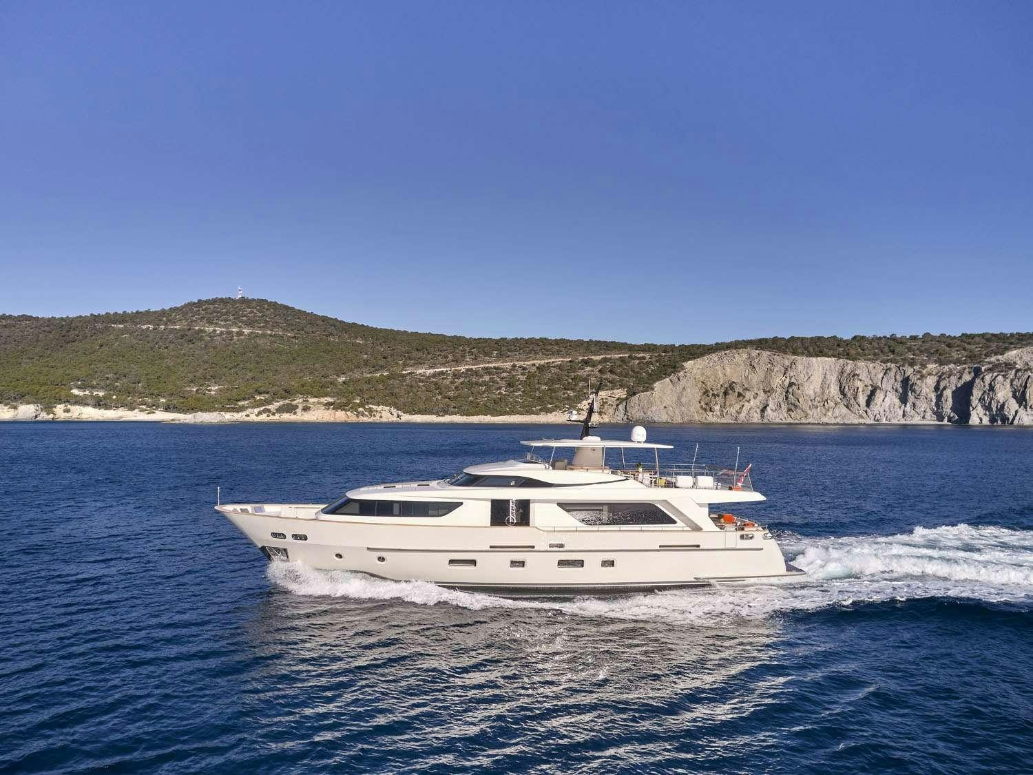 FLOR YACHT CHARTER yacht charter