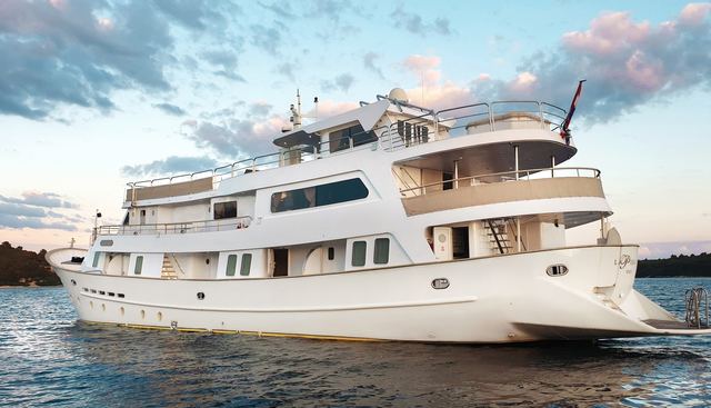 LA PERLA yacht charter 5