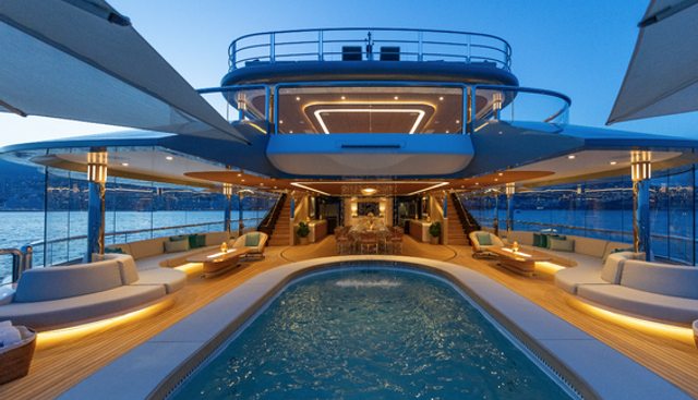 LUNA yacht charter 5