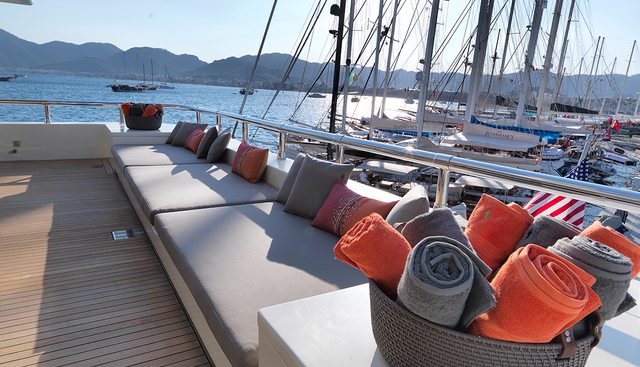 QUEEN MARE yacht charter 3
