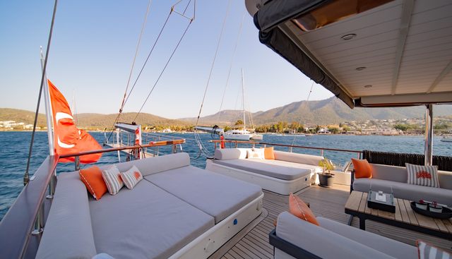 CAUSTIC yacht charter 5