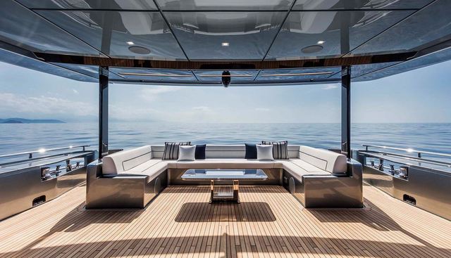DON'T WORRY yacht charter 5