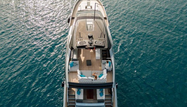 X SEVEN yacht charter 4
