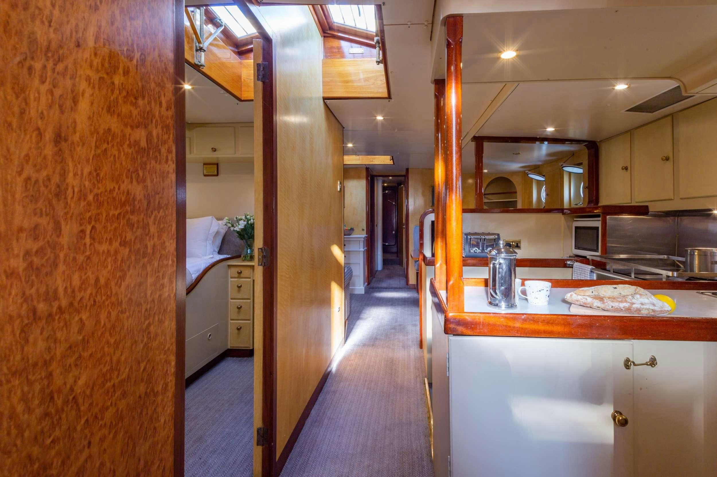WINDWEAVER OF PENNINGTON yacht charter 5