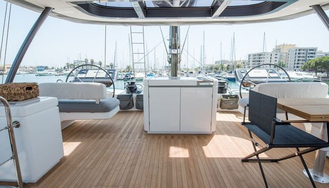 CAT TUA yacht charter 4