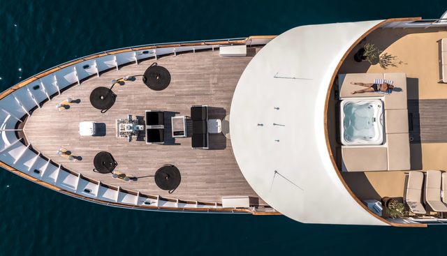 KARIZMA yacht charter 3