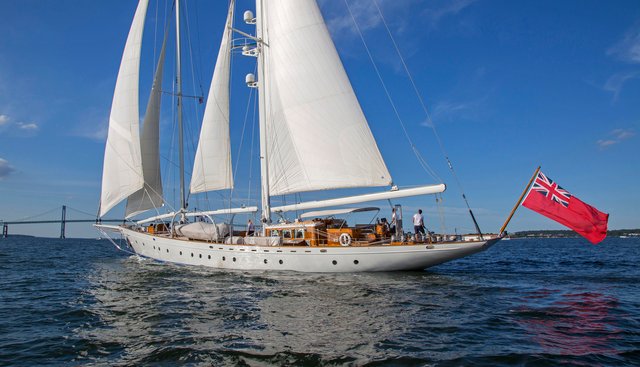 GLORIA yacht charter 4