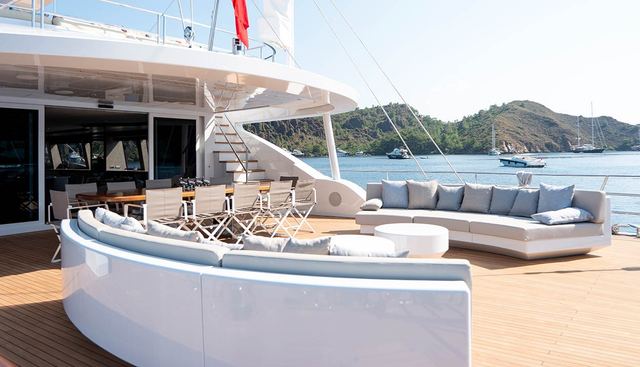 ALL ABOUT U 2 yacht charter 4