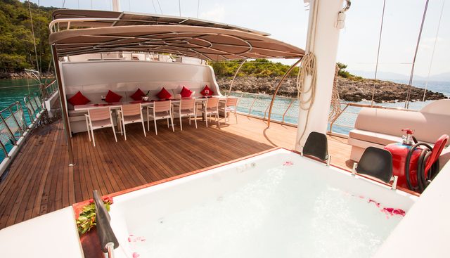 QUEEN OF RTT yacht charter 4