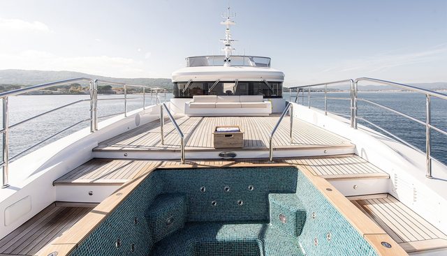 TONIC BLUE yacht charter 3