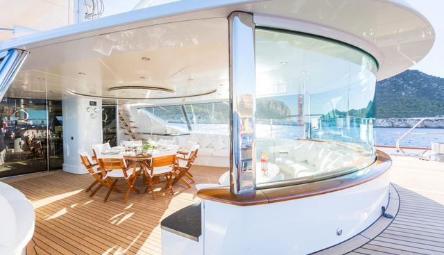 Q yacht charter 5