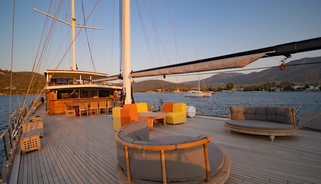 CAUSTIC yacht charter 3