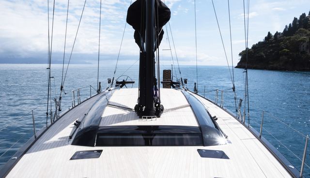 RESILIENT 4 yacht charter 4