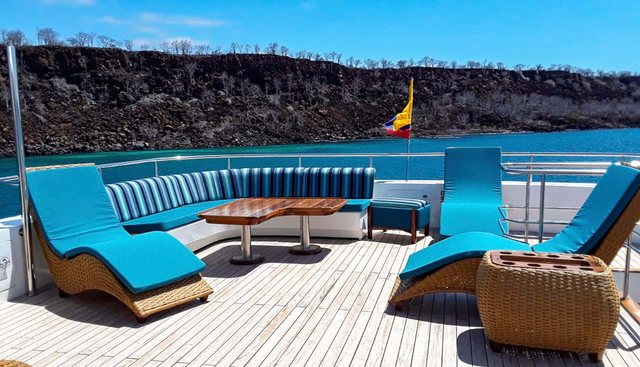 GRAND DAPHNE yacht charter 3