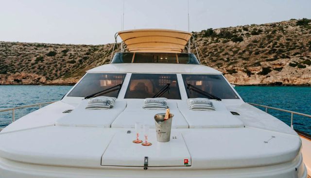 SONRISA SEPTIMO yacht charter 3