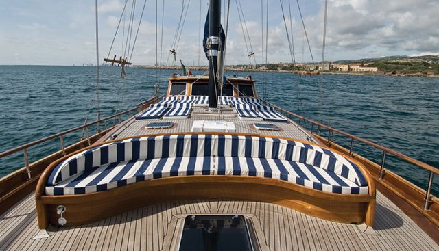 SANTA LUCIA yacht charter 4