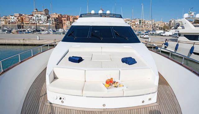 FIRST LADY II yacht charter 3