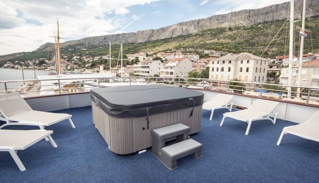 SAN ANTONIO yacht charter 3