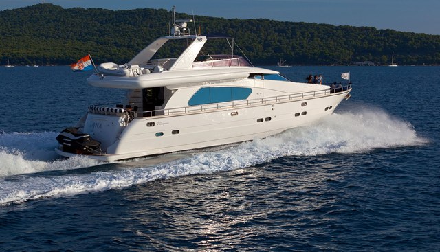 LONA yacht charter 3
