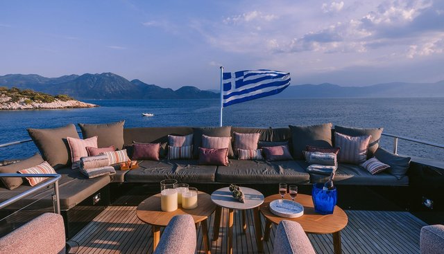 ISLANDER II yacht charter 4