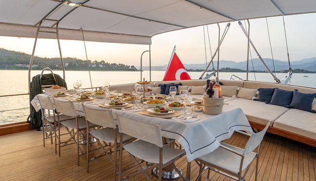HAPPY DAYS yacht charter 5