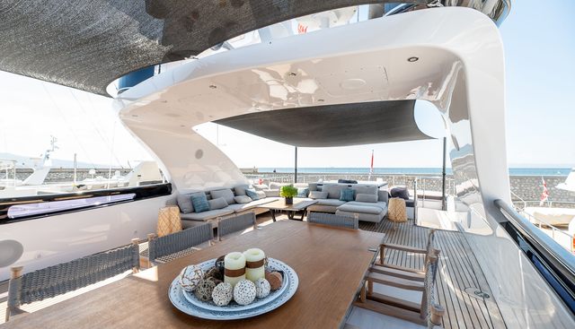 PAREAKI II yacht charter 4