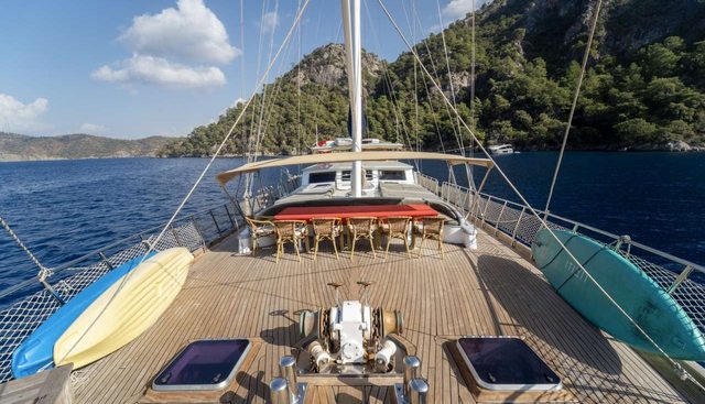 QUEEN LILA yacht charter 2