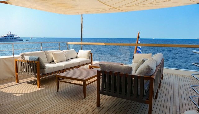TINY WAVE yacht charter 5