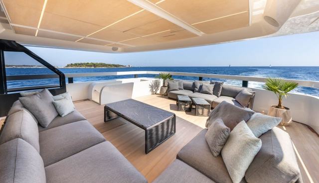 UILIA yacht charter 3