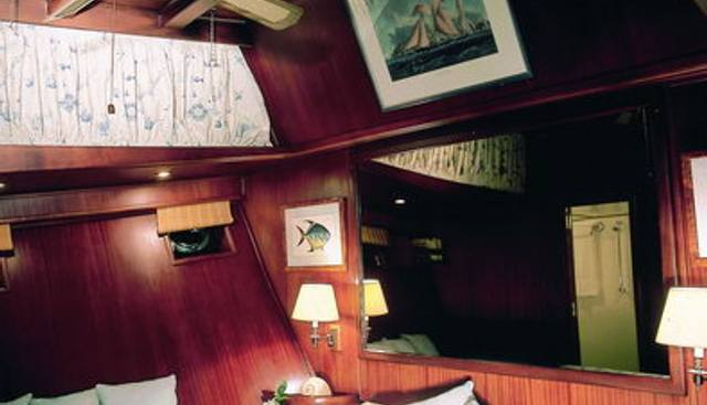 APHRODITE yacht charter 4