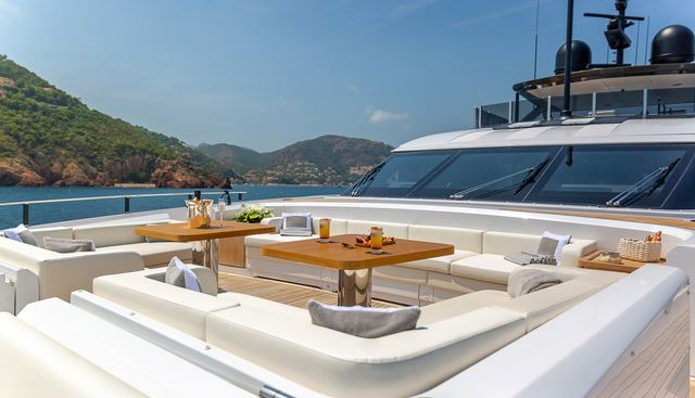LADY DIA yacht charter 3