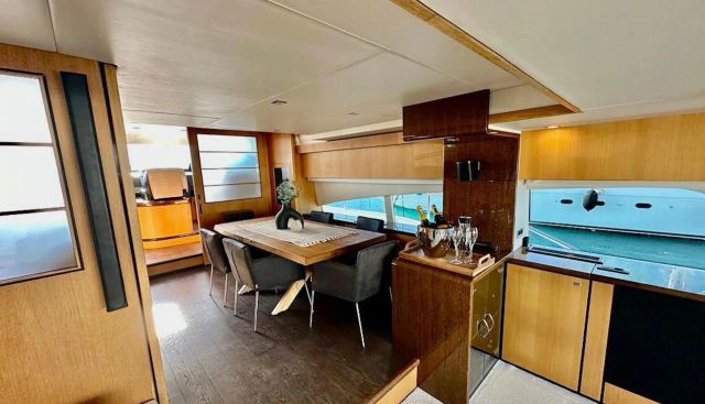 JOLIDOR yacht charter 4
