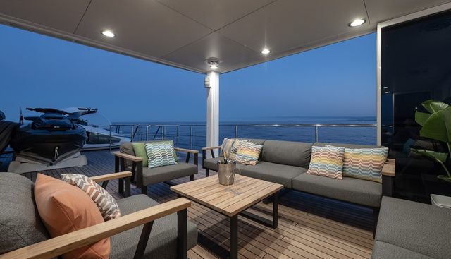 B89 yacht charter 5