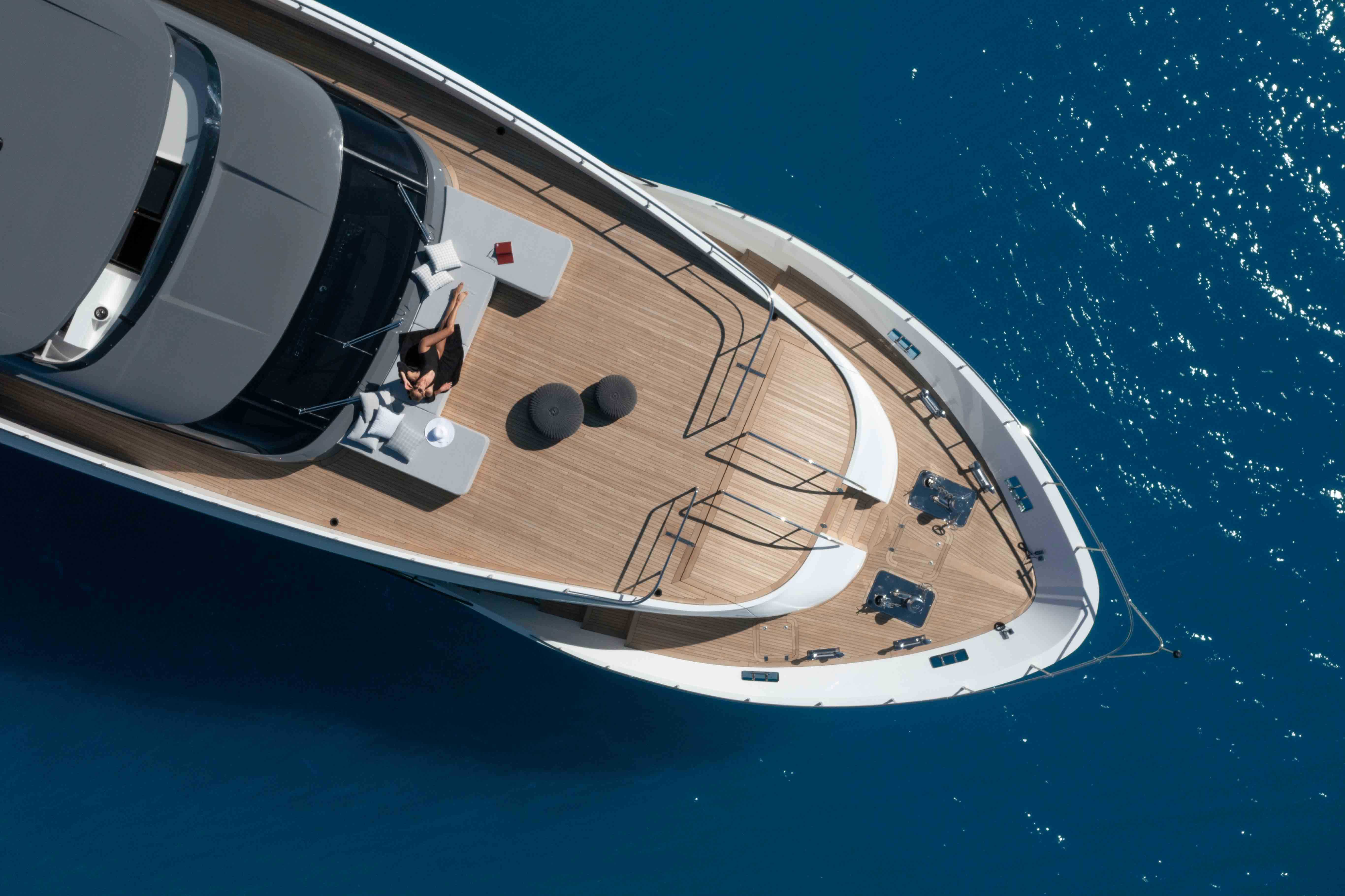 FOUR JOYS yacht charter 4