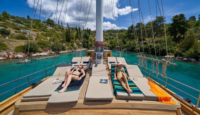 LIBRA yacht charter 2