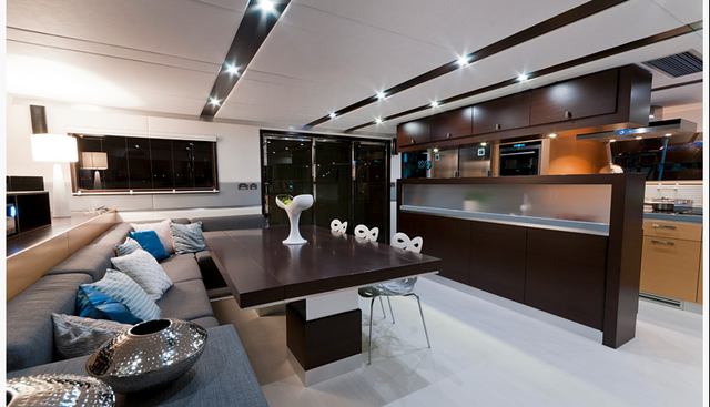 POMAIKAI yacht charter 2